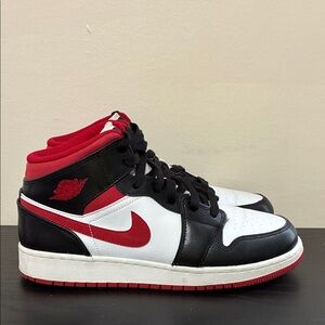 Nike air Jorden 1 mid gym red